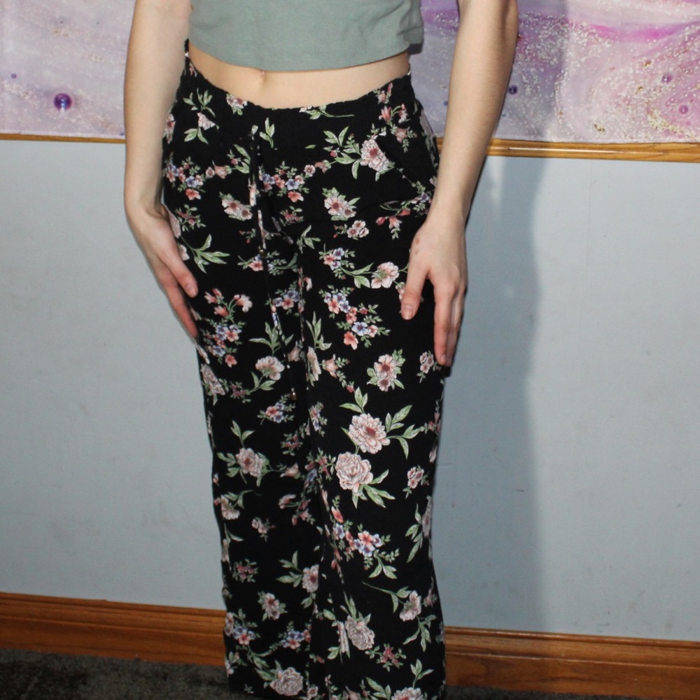 Floral flow pants